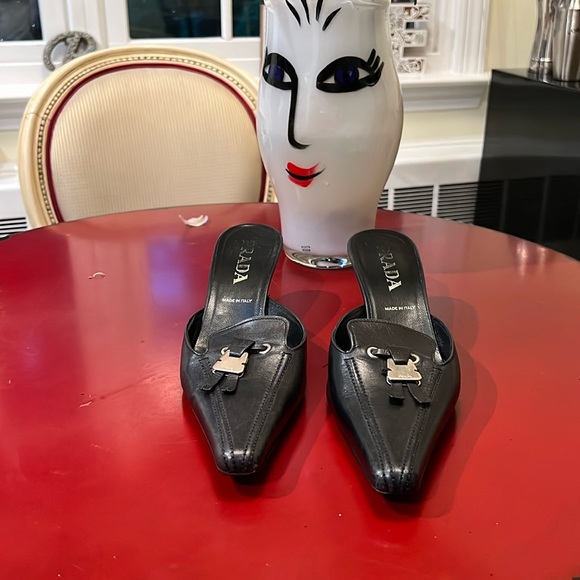 Size 40 PRADA sling back 2 1/2 inch heel - Picture 1 of 8